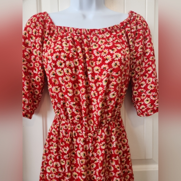 See you Monday off the shoulder red romper w/ yellow daisies Size M | Like New - Picture 10 of 11